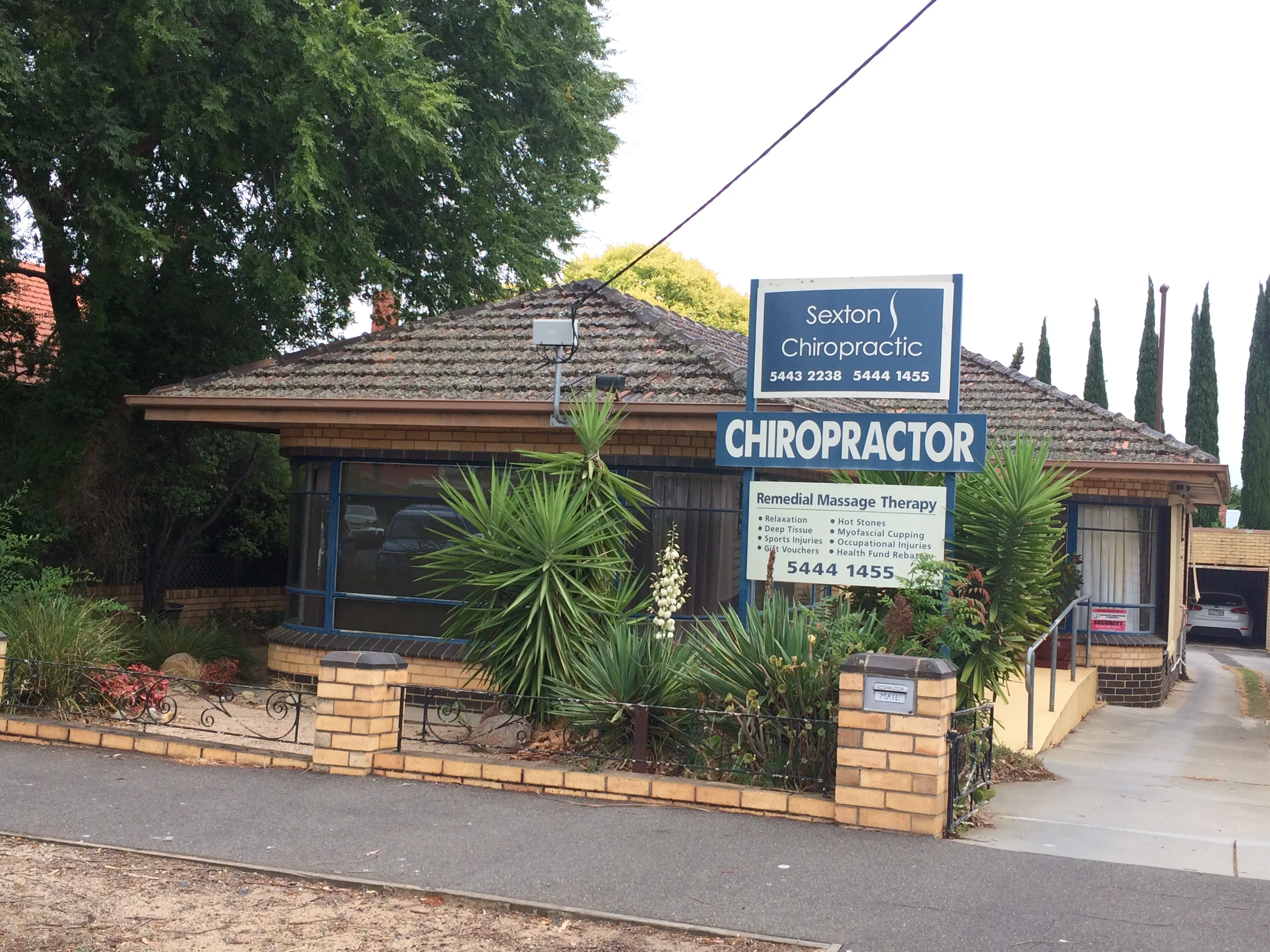 Sexton Chiropractic Bendigo clinic — heritage cream-brick building on Queen Street